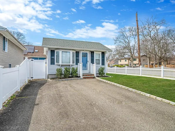 56 Bay Avenue, Ronkonkoma, NY 11779