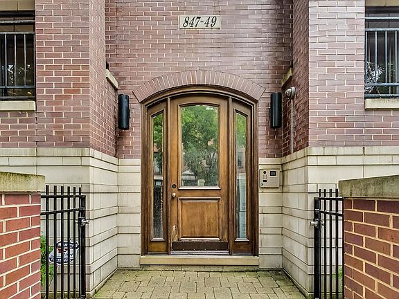 2nd image of 847 W Diversey Pkwy #2E