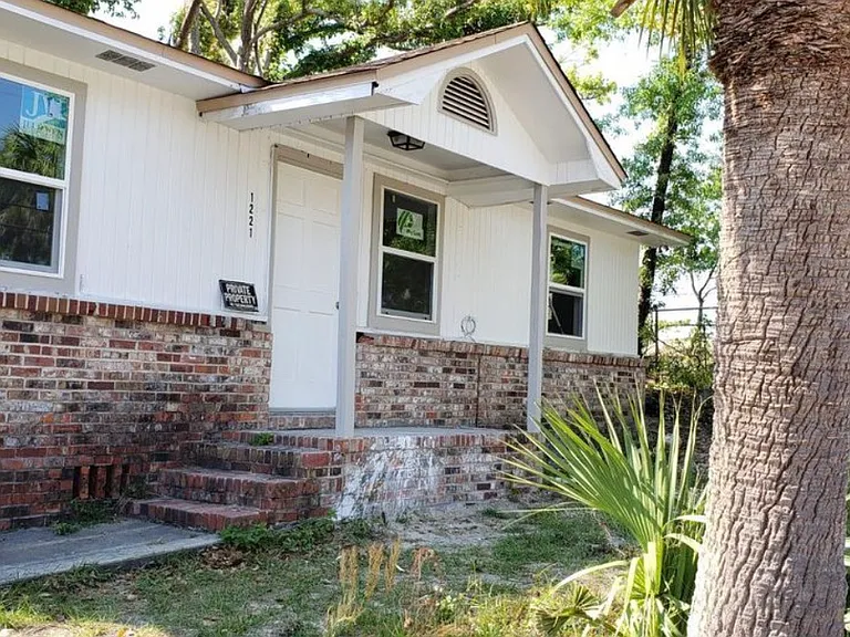 1221 N Palo Alto Ave — Photo 4
