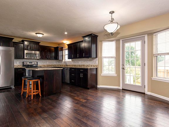 5th image of 3064 W Westchester Place