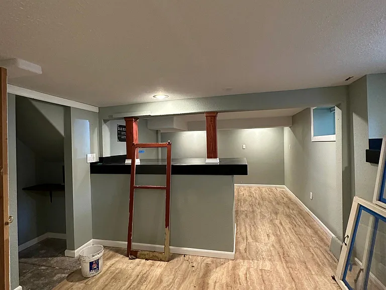 903 E 32nd Ave — Photo 18