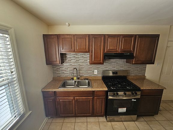 4th image of 324 Broadmoor Ave #320