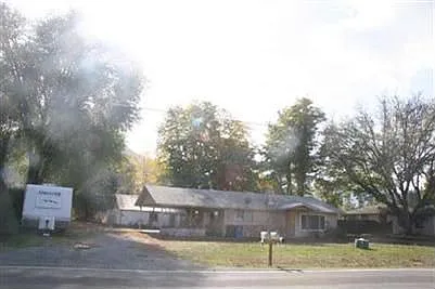 100 Dove Pl photo 1