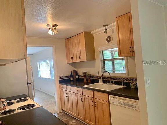 5th image of 410 Tennis Ln