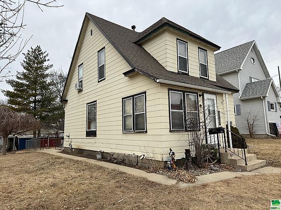 2nd image of 217 N Roosevelt Ave