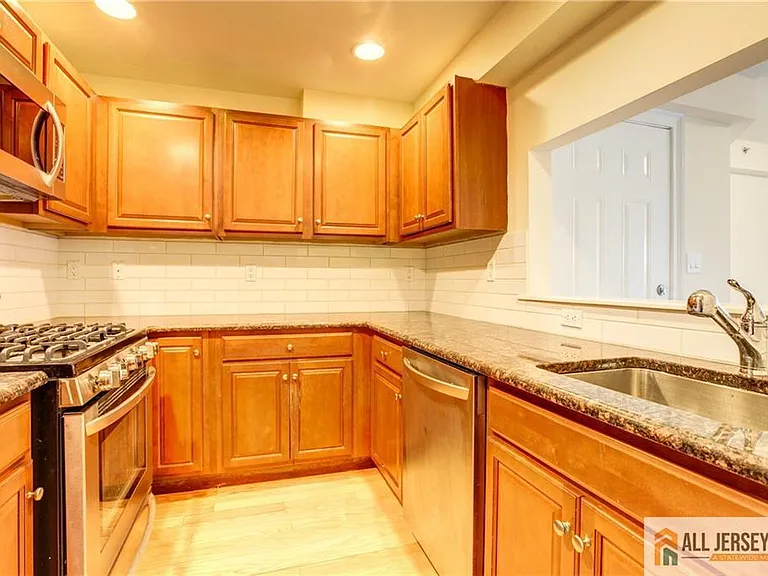 112 N Broadway St #B — Photo 8