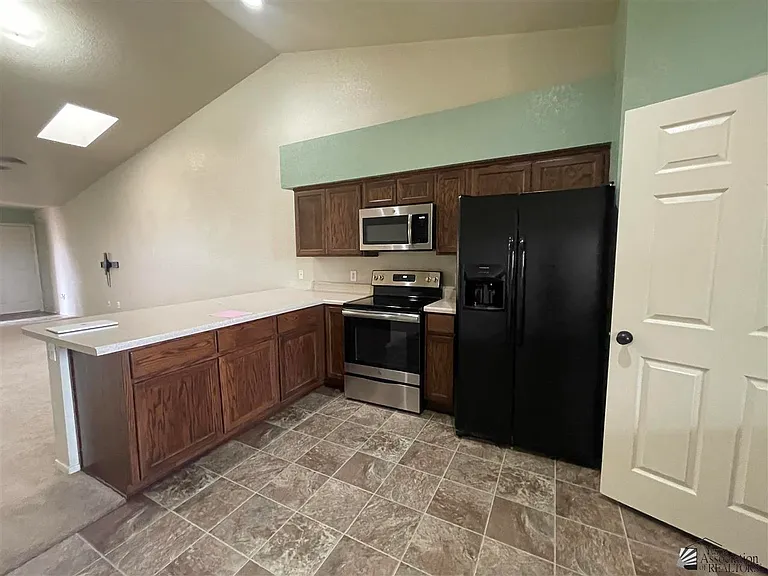 9027 E 31st Ln — Photo 8