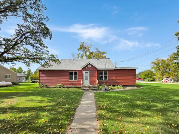 601 1st St S, Karlstad, MN 56732