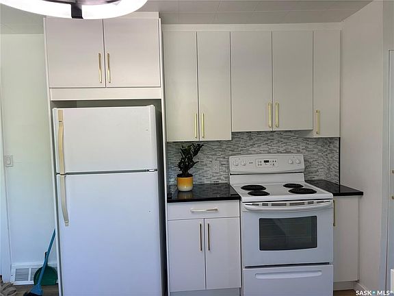 4th image of 925 O AVENUE S