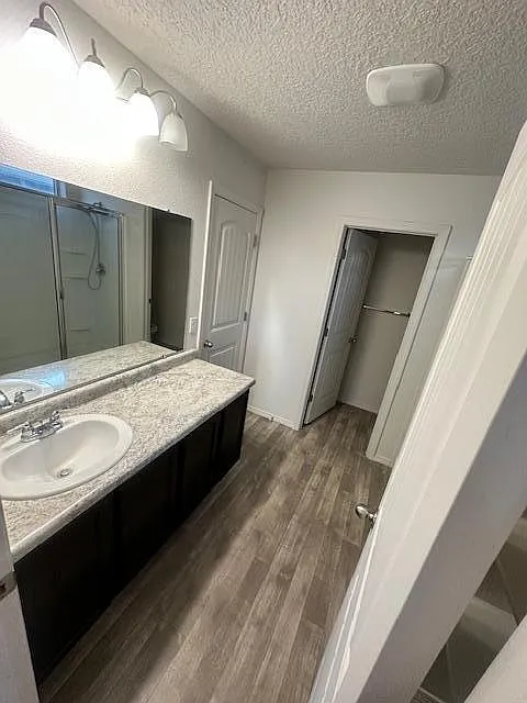 3 bed, 2.5 bath, 2331 sqft, $2,200 — Photo 3