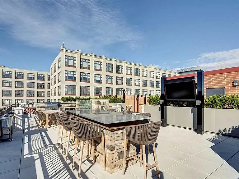 1400 Hudson St #609 — Photo 7