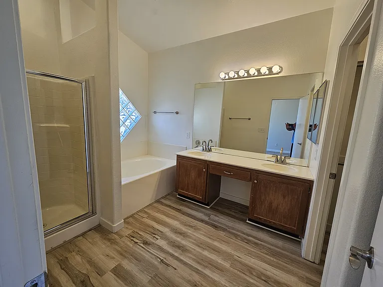 1526 Woodward Heights Way — Photo 8