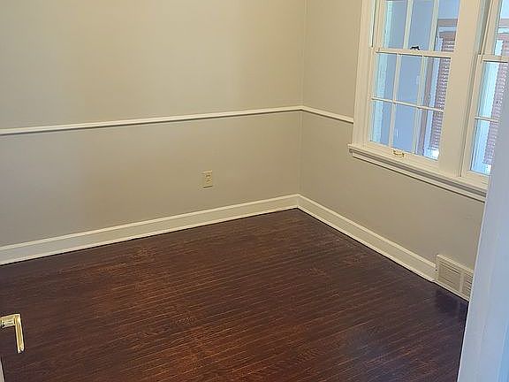 3rd image of 703 33rd St NE