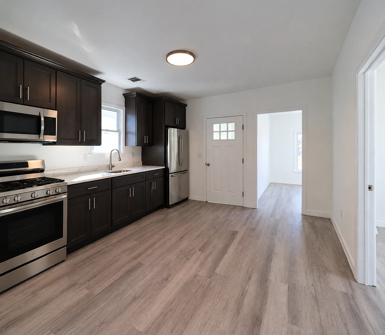 3 bed, 1000 sqft, $1,850 — Photo 3