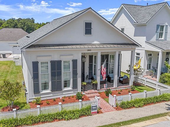 3rd image of 2843 Pointe Marie Dr