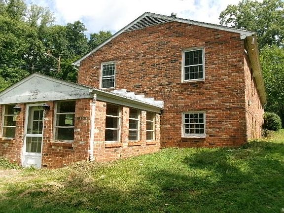 2nd image of 110 Kerry Ln