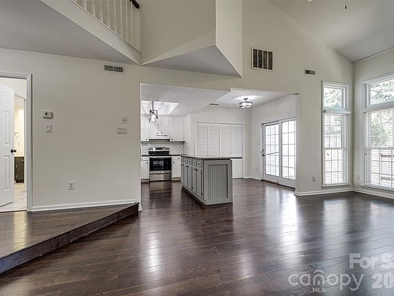 4th image of 9235 N Vicksburg Park Ct