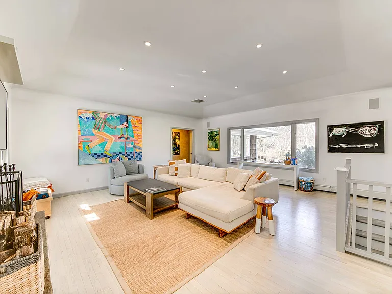 55 Laurel Trl — Photo 8