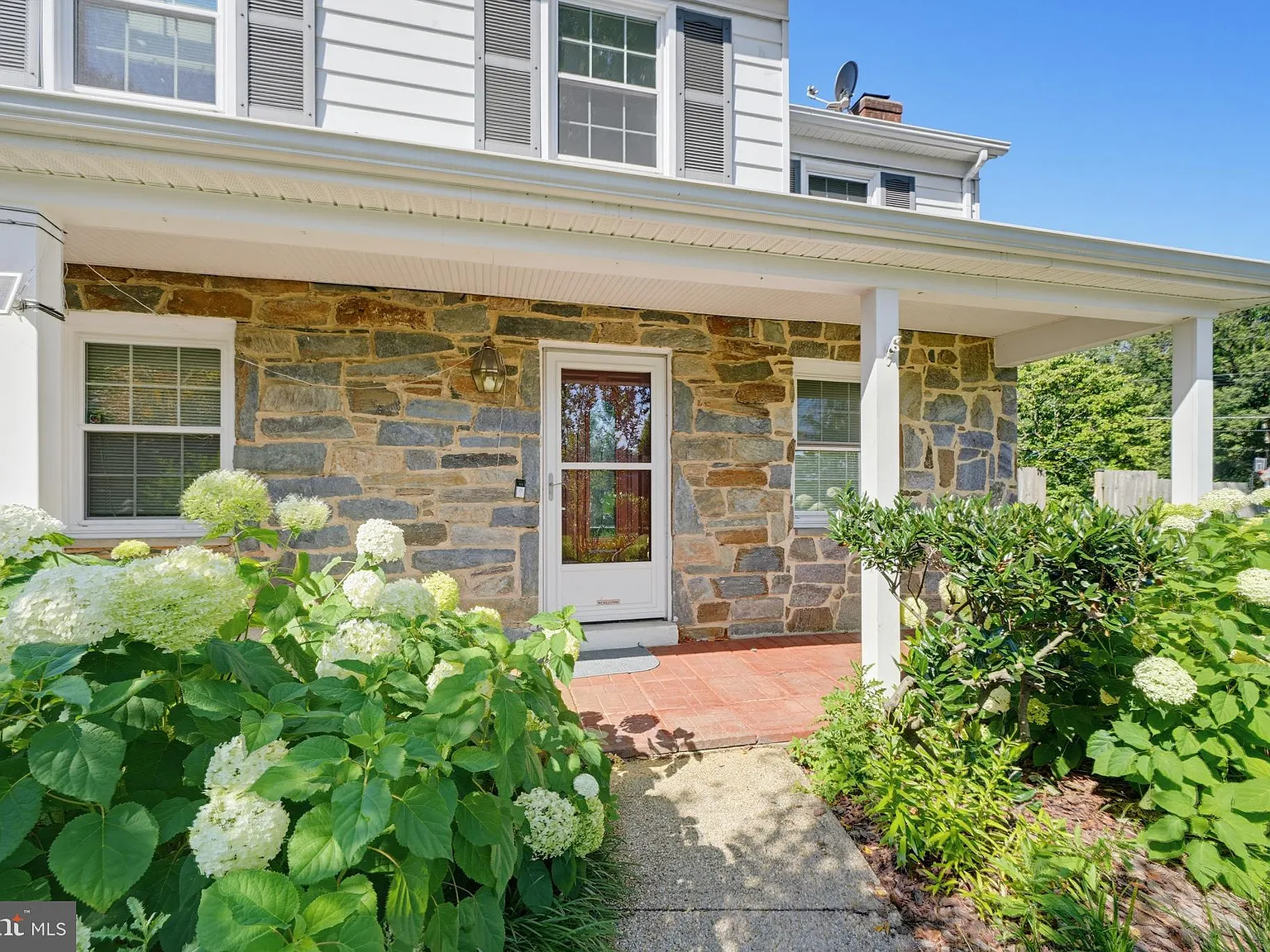 4 bed, 3.5 bath, 2826 sqft, $3,875 — Photo 3