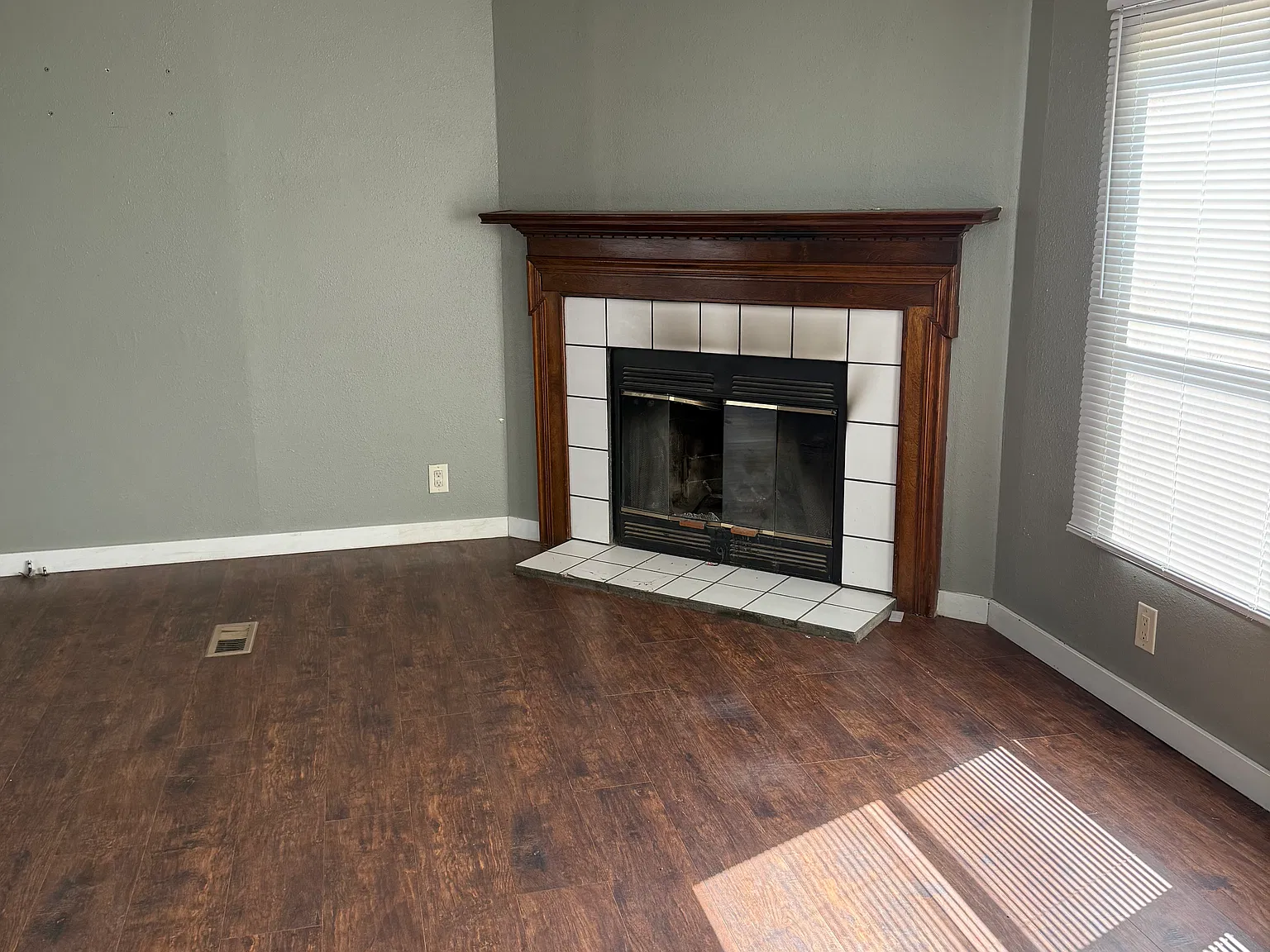 4 bed, 2100 sqft, $2,400 — Photo 3