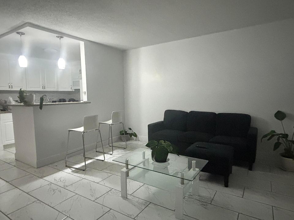 1st image of 76 Cambridge D