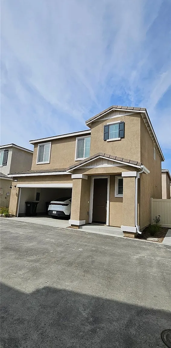 3 bed, 2.5 bath, 1465 sqft, $3,000 — Photo 1