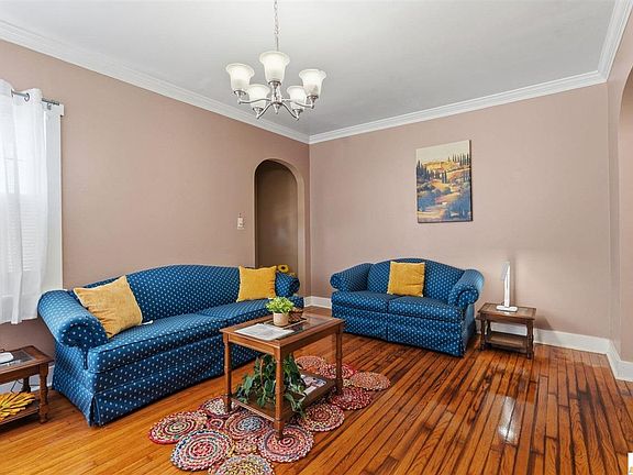 4th image of 206 Edwards Ave