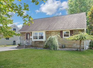 27 Anderson Pkwy, Cedar Grove, NJ 07009