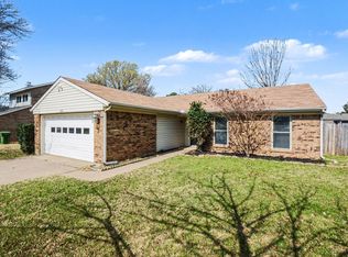 1024 S Riverside Dr, Grapevine, TX 76051