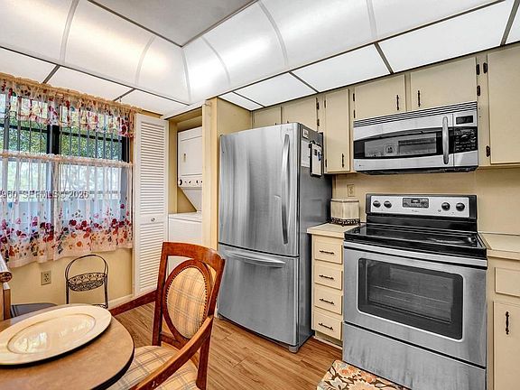 4th image of 1000 Colony Point Cir APT 422