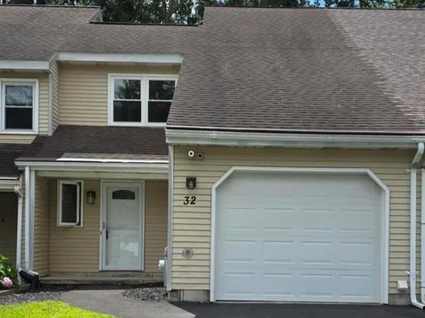 32 Old Coach Road, Clifton Park, NY 12065