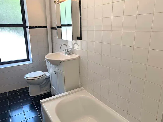 Rented by Tapiro Realty | media 22