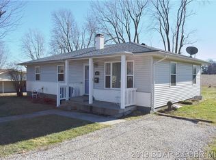 204 W Jemphrey Rd, Eldon, MO 65026