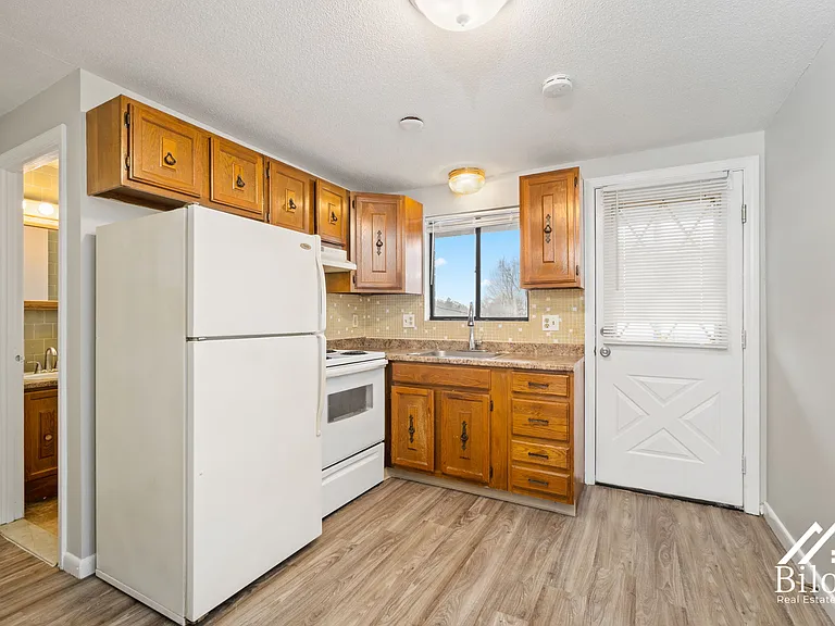 242 Waterman Avenue — Photo 8
