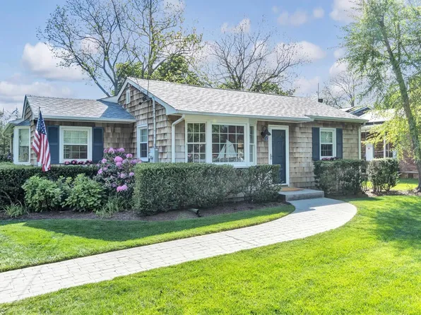 12 Halsey Avenue, East Quogue, NY 11942