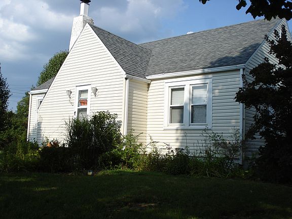 2nd image of 1902 Old Main St
