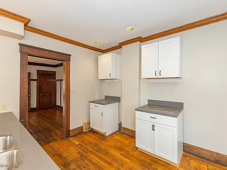 2572 Mayfield Rd — Photo 17