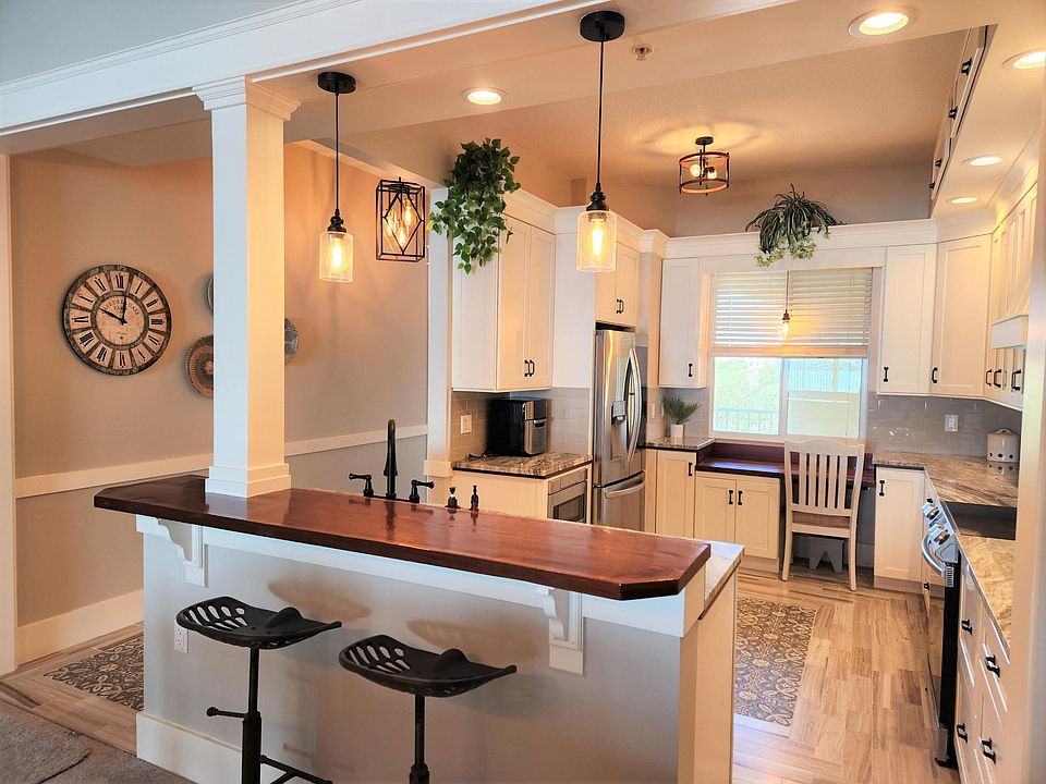 1st image of 21 Harbour Isle Drive W #306