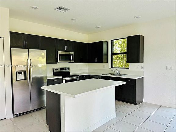 4th image of 4609 Shire Ln