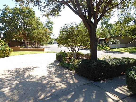 4th image of 2104 Woodlawn Dr