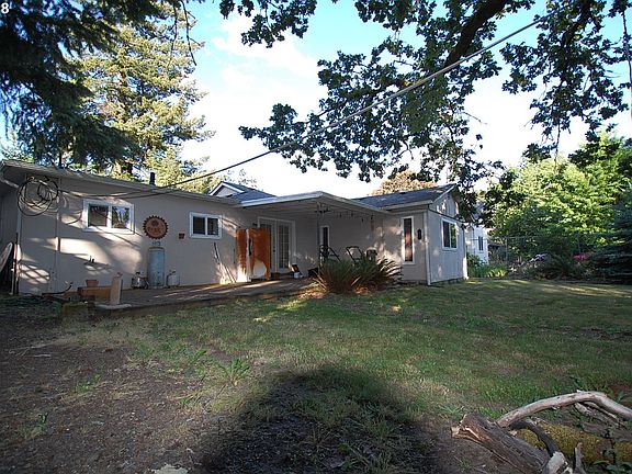 4th image of 17597 SE Rose St