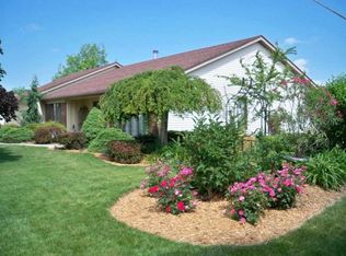 9416 Stagecoach Dr, Fort Wayne, IN 46804