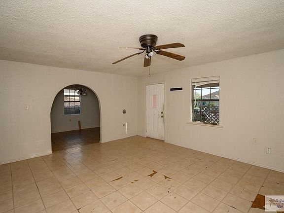 3rd image of 6901 Laguna De Palmas Dr