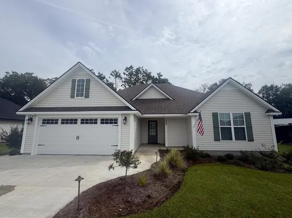 3985 Landings Cir, Hahira, GA 31632