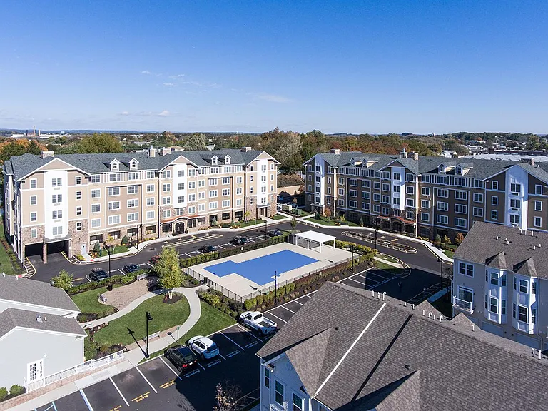 600 Autumn Ln — Photo 12