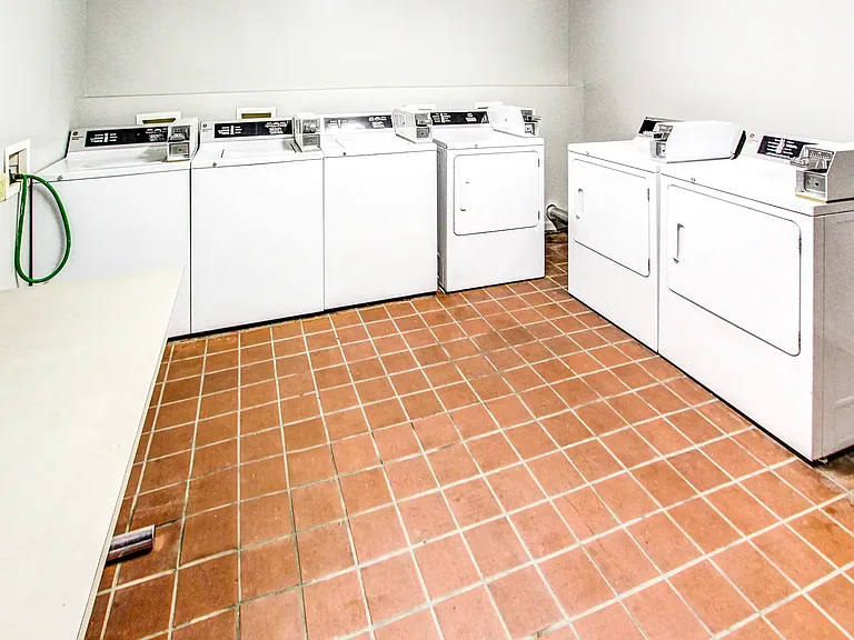 Clinton Square Suites — Photo 19
