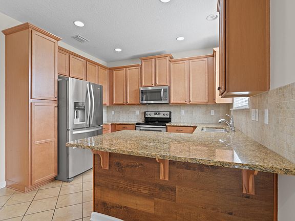 2nd image of 826 Grover Ln