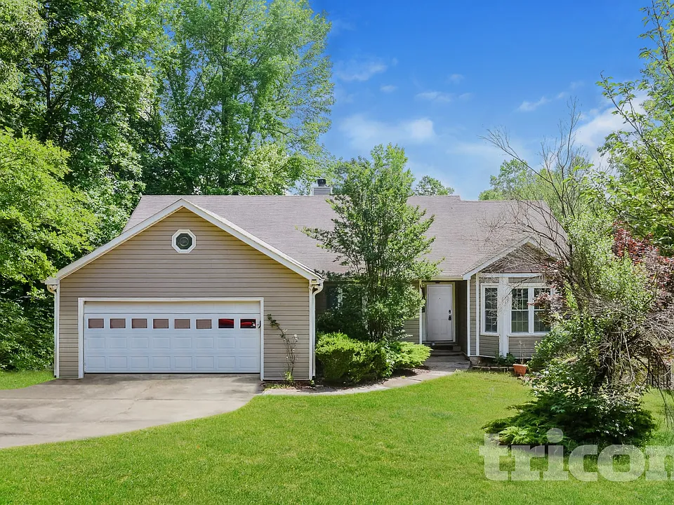 325 Cypress Ln