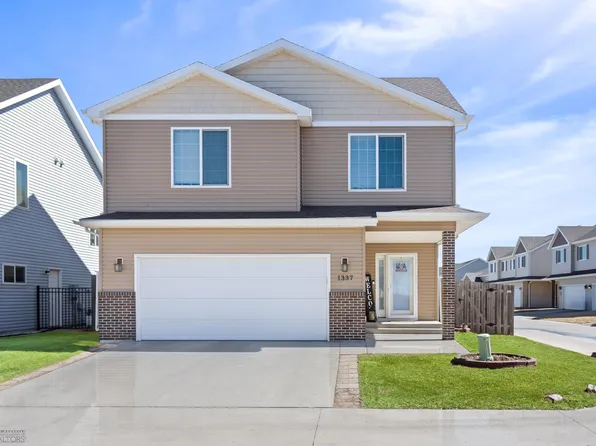 1337 Westport Beach Way, West Fargo, ND 58078