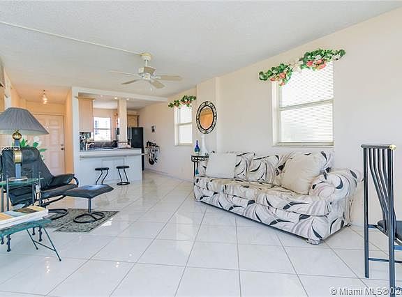 4th image of 1731 SE 15th St APT 401